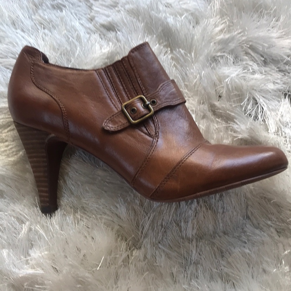Audrey Brooke Heels Adele style.